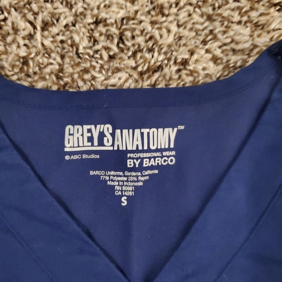 Scrub top - Picture 2 of 2